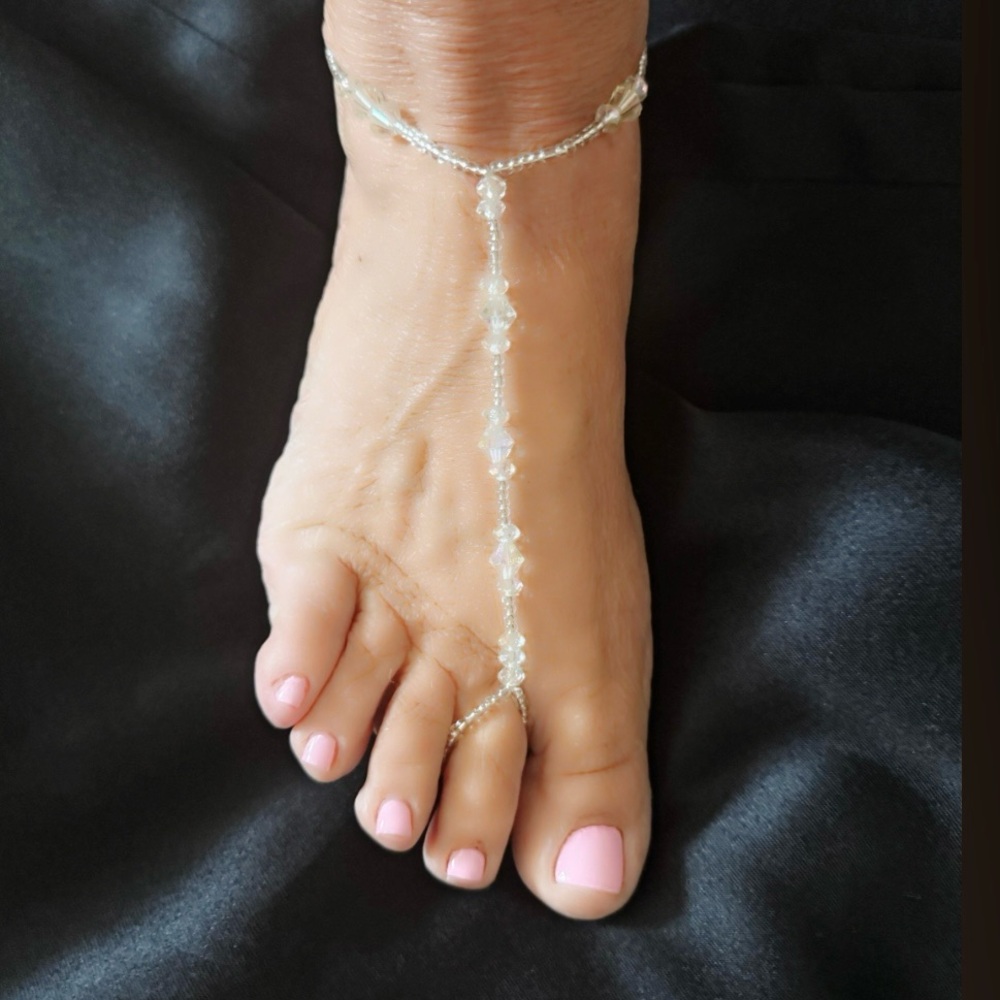 Barefoot Flip Flops - Elegant Crystal Toe Ring Sandals NEW BOUTIQUE ITEM - Picture 3 of 3